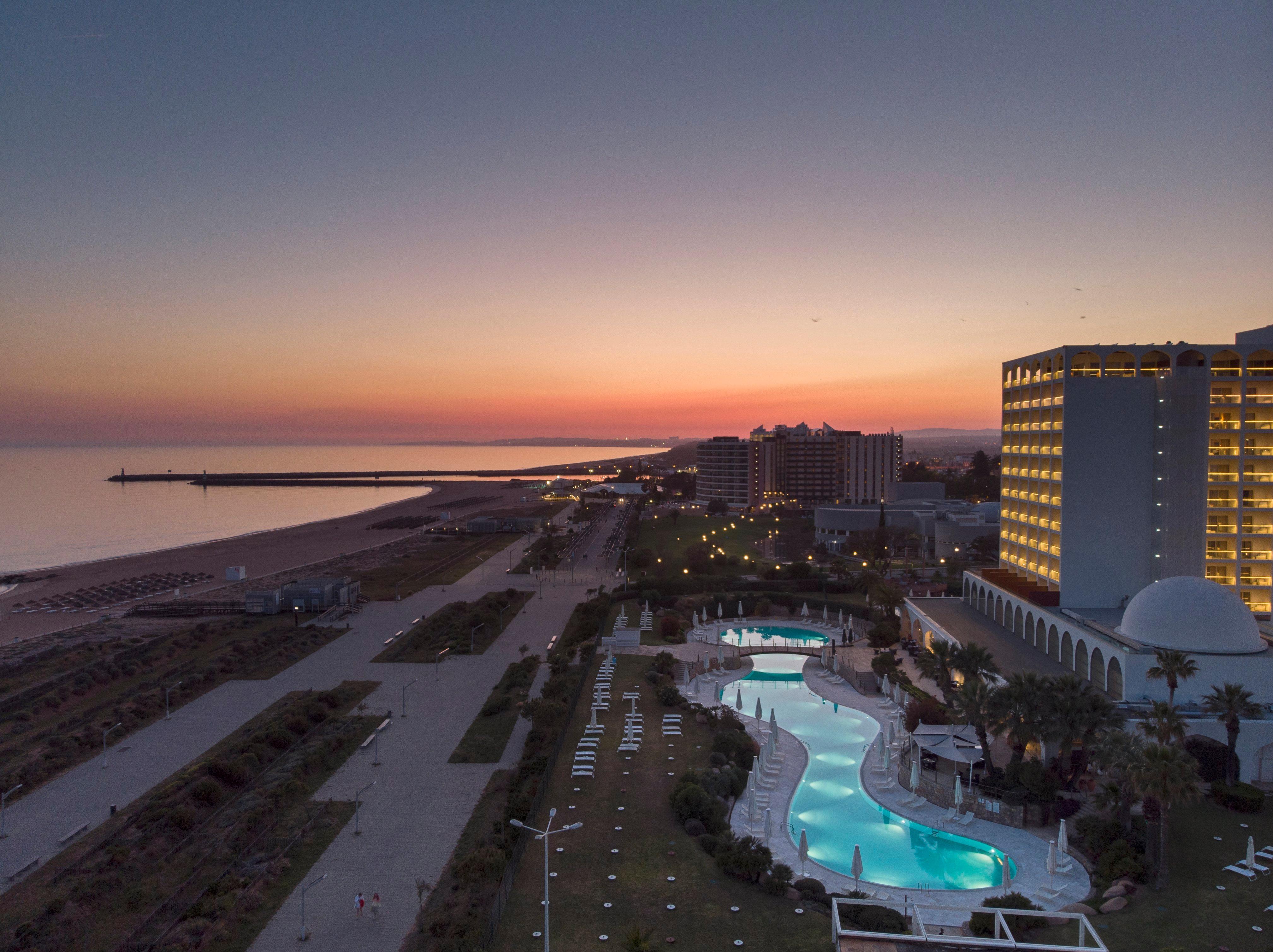 Crowne Plaza Vilamoura - Algarve By Ihg Екстер'єр фото Sunset at the beach of Nikiti