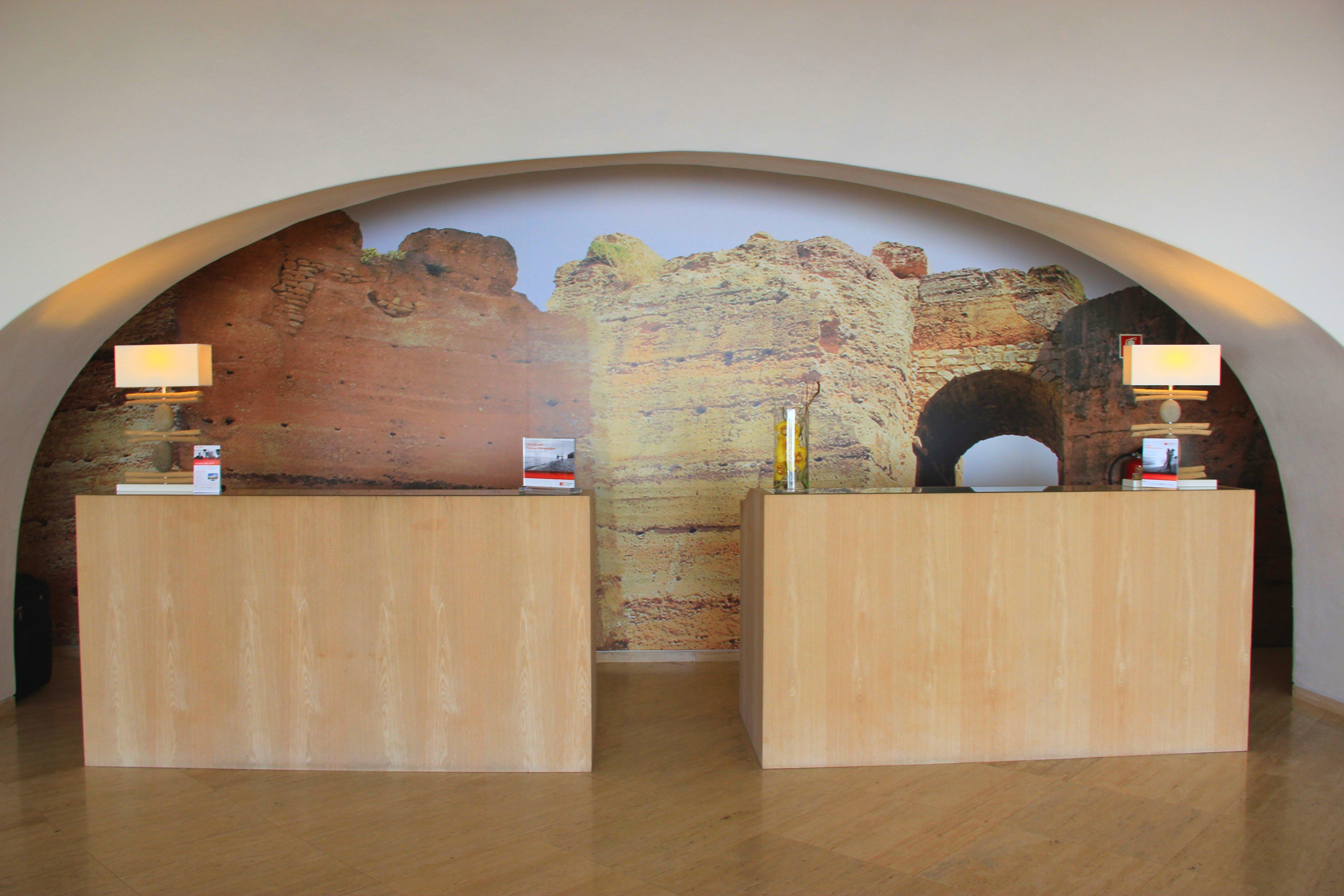 Crowne Plaza Vilamoura - Algarve By Ihg Екстер'єр фото The reception desk at the hotel