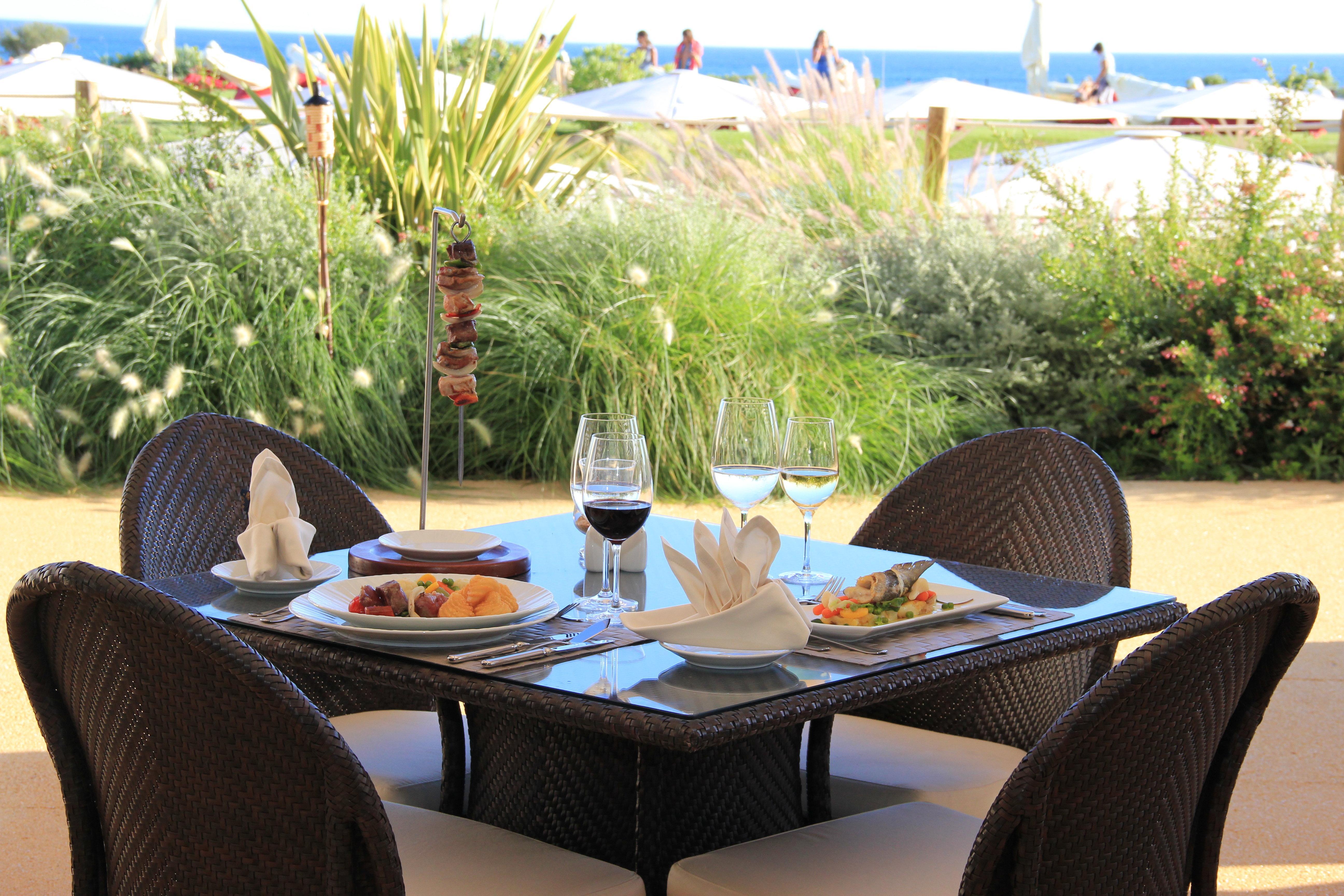 Crowne Plaza Vilamoura - Algarve By Ihg Екстер'єр фото A table set for dinner