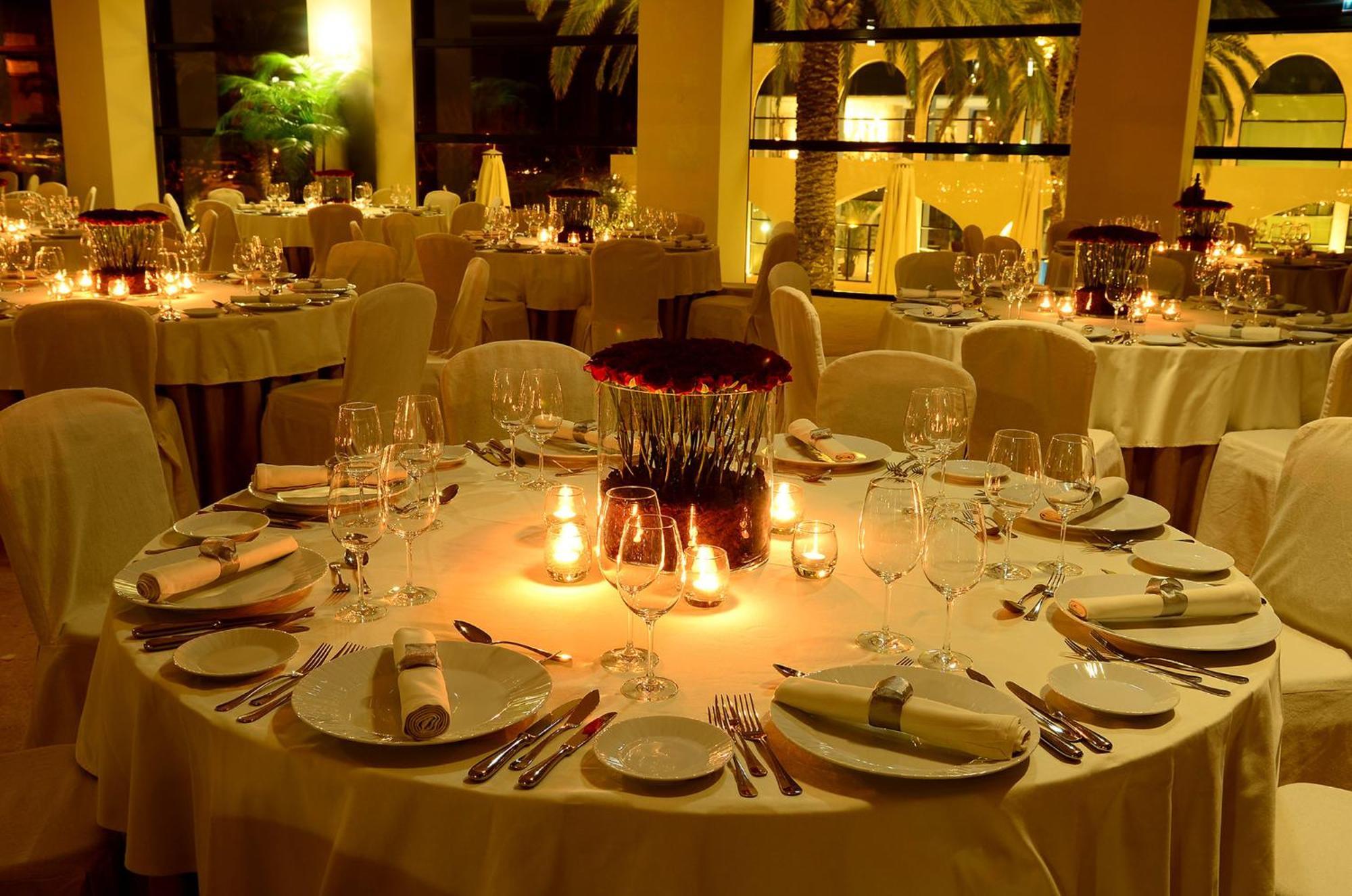 Crowne Plaza Vilamoura - Algarve By Ihg Екстер'єр фото A table set for a formal dinner